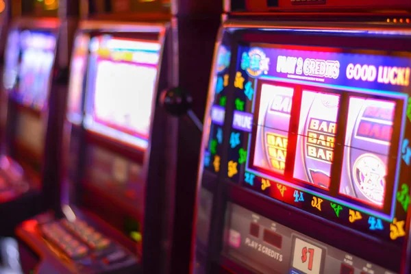 Gem Saviour slot interface showing five reels, paylines, and spin button on evobet